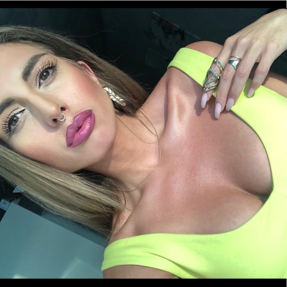 Meet your Posher, Kristen - Picture 3 of 4